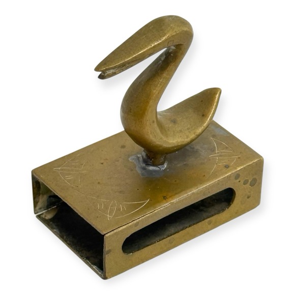 Vintage Brass Pelican Matchbox Holder Safe Mid-Century Desk Lounge Accessory - Picture 3 of 12